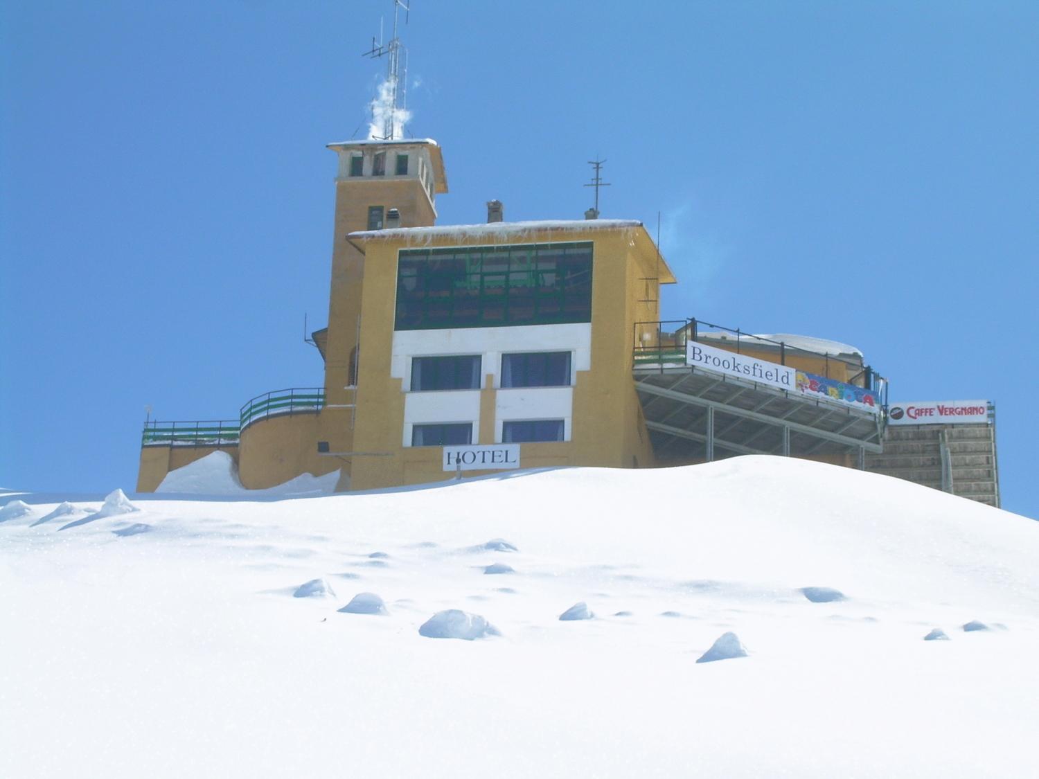 Tana Della Volpe Hotel Colle Colle Sestriere Екстериор снимка