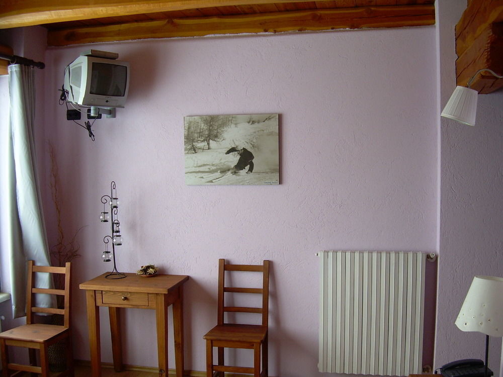 Tana Della Volpe Hotel Colle Colle Sestriere Екстериор снимка
