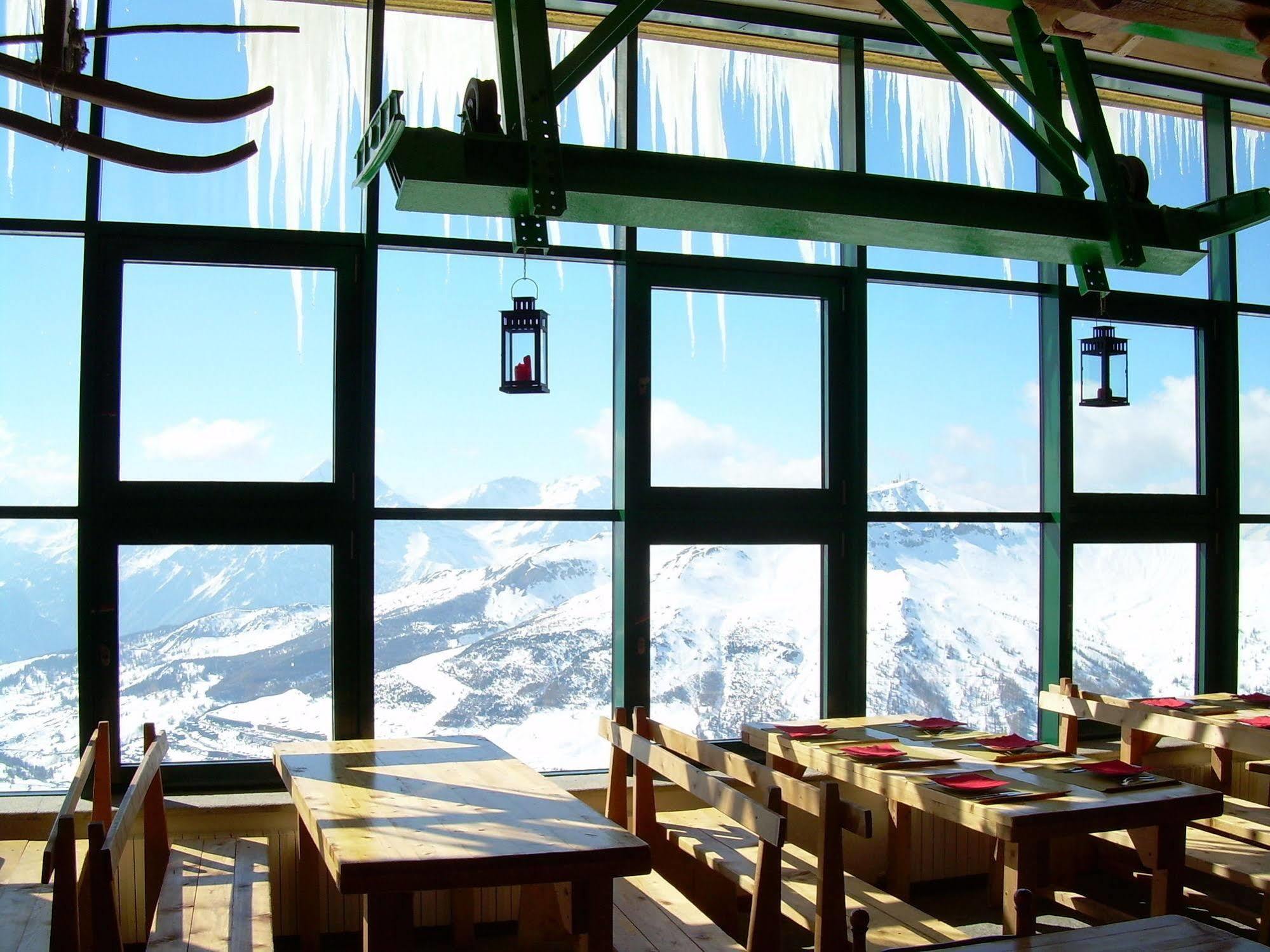 Tana Della Volpe Hotel Colle Colle Sestriere Екстериор снимка