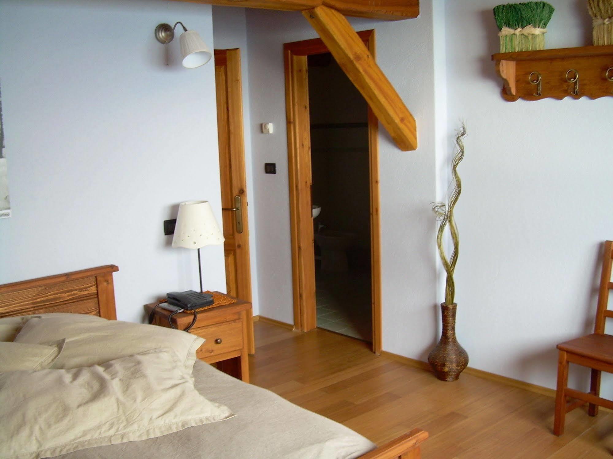 Tana Della Volpe Hotel Colle Colle Sestriere Екстериор снимка