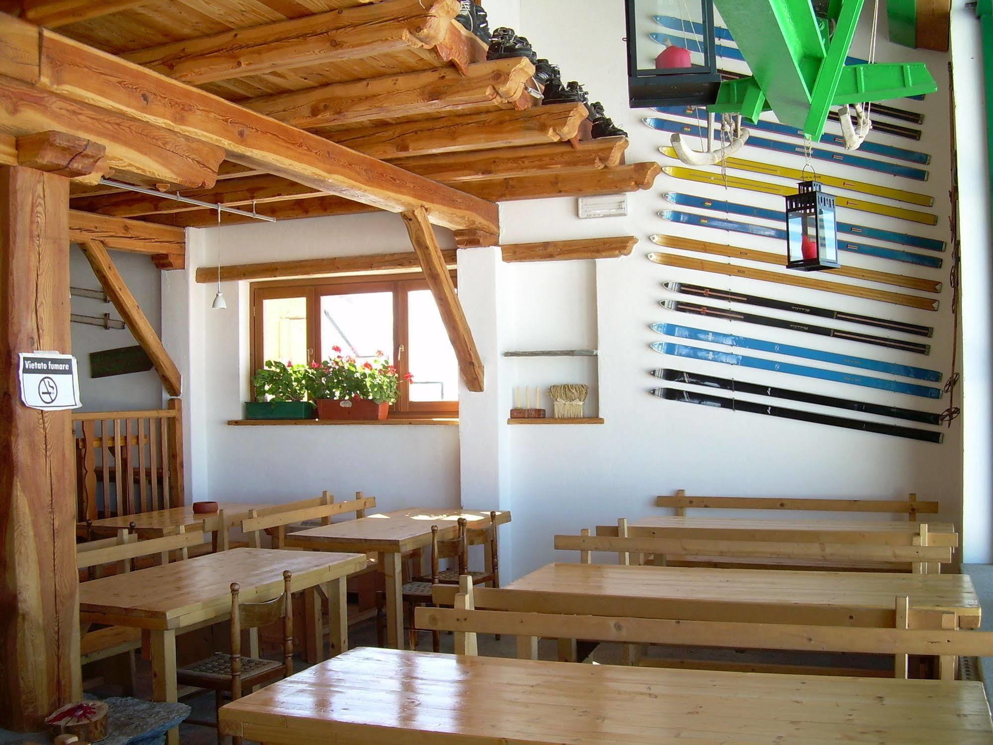 Tana Della Volpe Hotel Colle Colle Sestriere Екстериор снимка